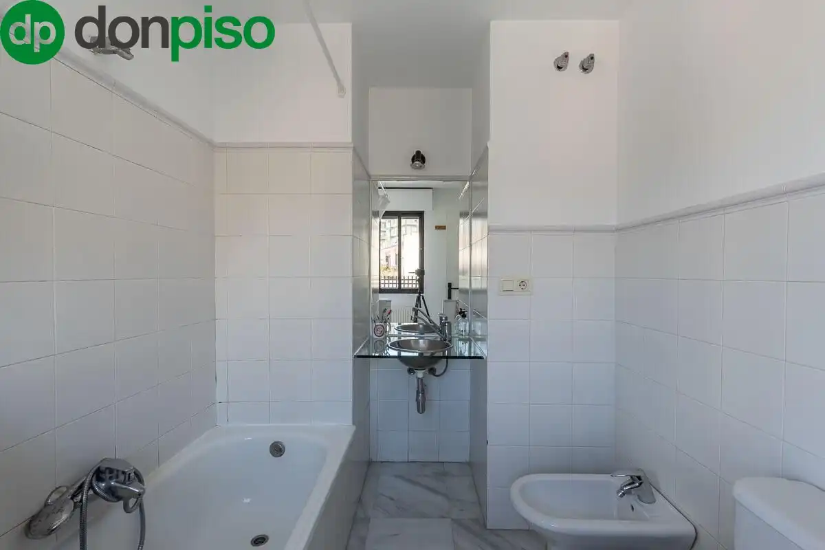Bany de Casa o xalet en venda en Granada amb Aire condicionat, Calefacció i Terrassa