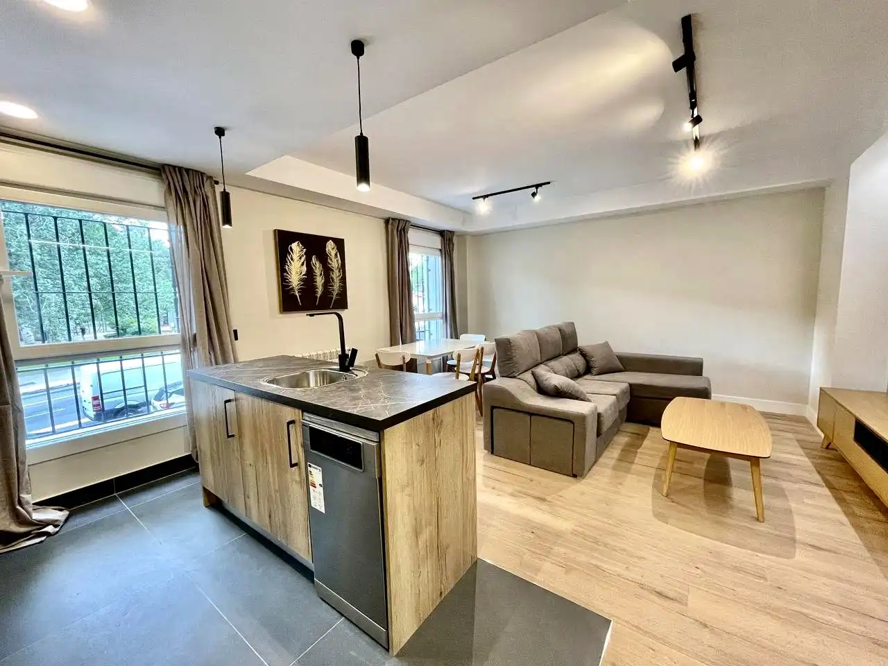 Sala d'estar de Apartament de lloguer en Madrid amb Aire condicionat, Calefacció i Moblat