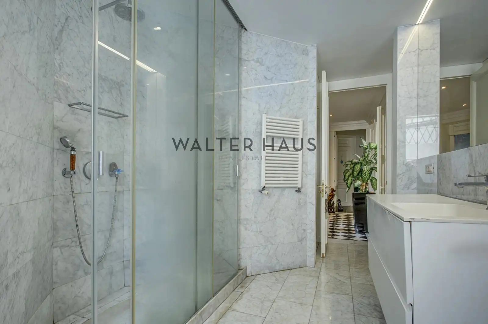 Bathroom of Flat for sale in Barcelona  with Air Conditioner, Terrace and Balcony