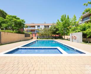 Swimming pool of Flat for sale in Sant Cugat del Vallès  with Air Conditioner, Heating and Terrace