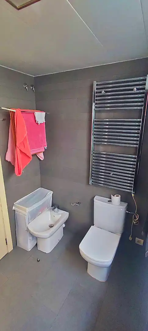 Baño de Piso en venta en L'Hospitalet de Llobregat con Aire acondicionado, Calefacción y Parquet