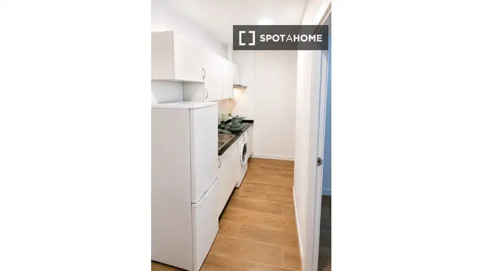 Schlafzimmer von Wohnung zur Miete in Madrid mit Klimaanlage, Heizung und Möbliert