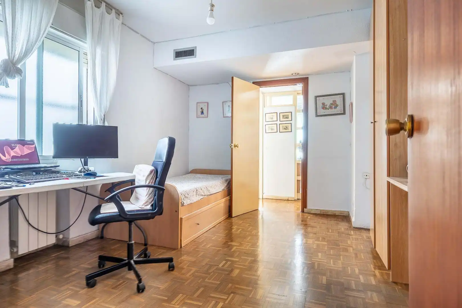 Bedroom of Flat for sale in Sevilla  with Air Conditioner, Terrace and Storage room