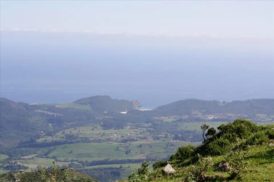 Vista exterior de Casa o xalet en venda en Peñamellera Baja amb Calefacció, Moblat i Internet