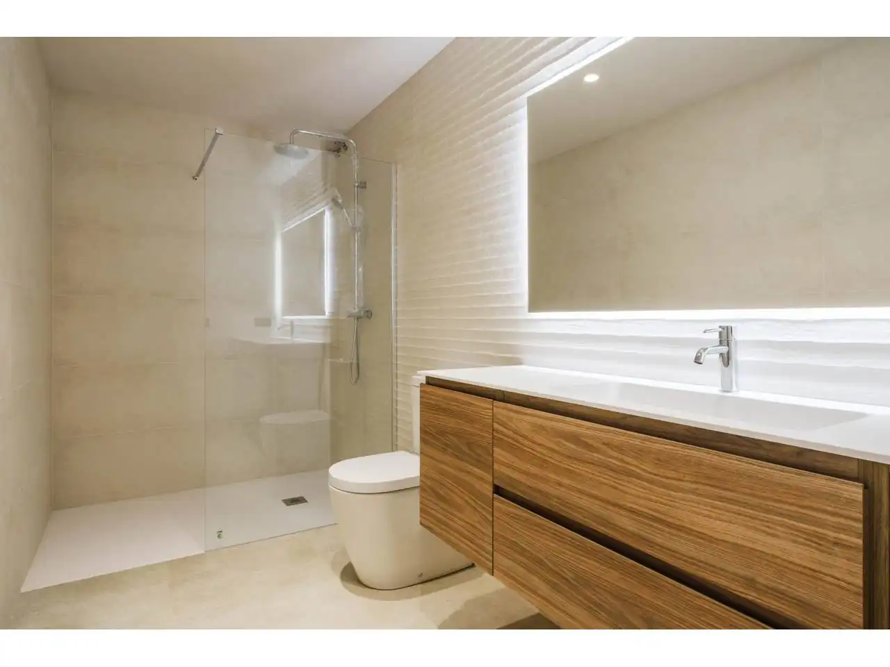 Bathroom of Houses for sale in Casserres  with Air Conditioner, Heating and Terrace