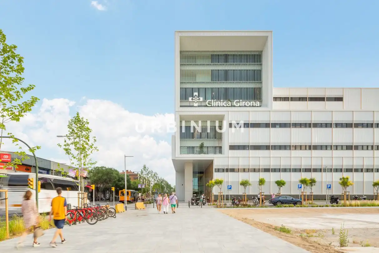 Außenansicht von Fabrik Grundstücke zum Verkauf in Girona