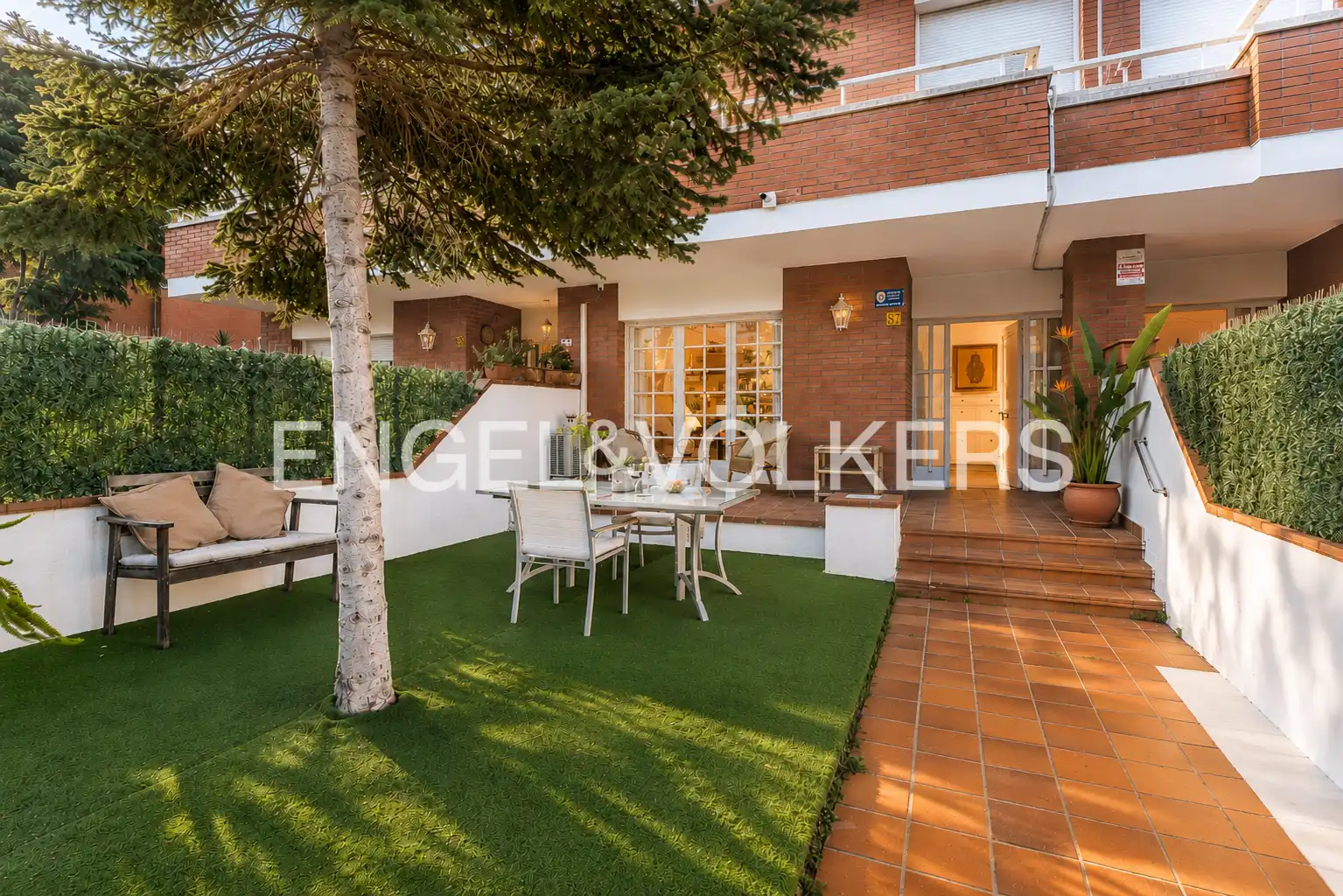 Maison mitoyenne avec terrasse à vendre à Sector Est