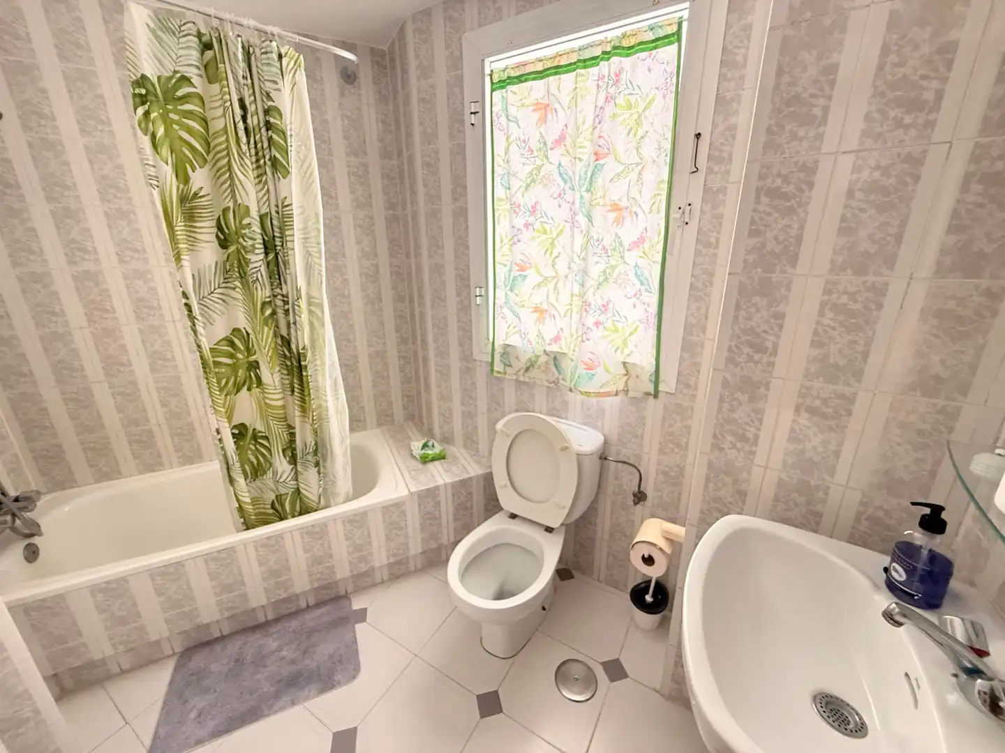 Baño de Apartamento en venta en Estepona con Terraza