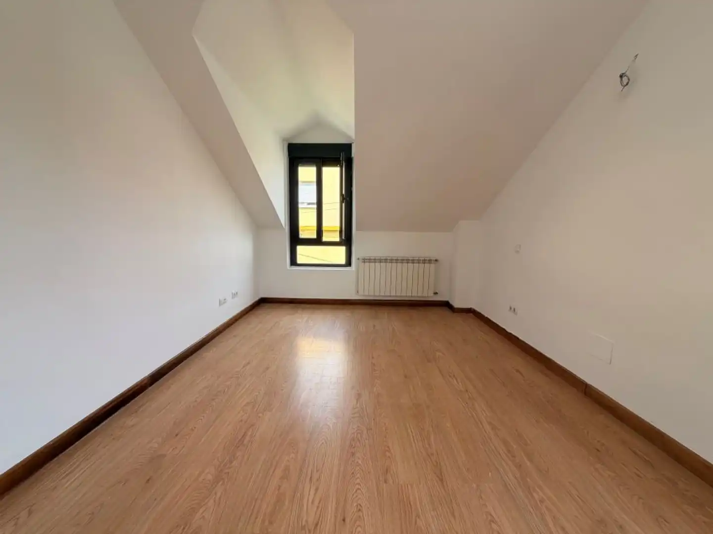 Habitación de Casa o chalet en venta en Torrelavega  con Calefacción, Jardín privado y Parquet