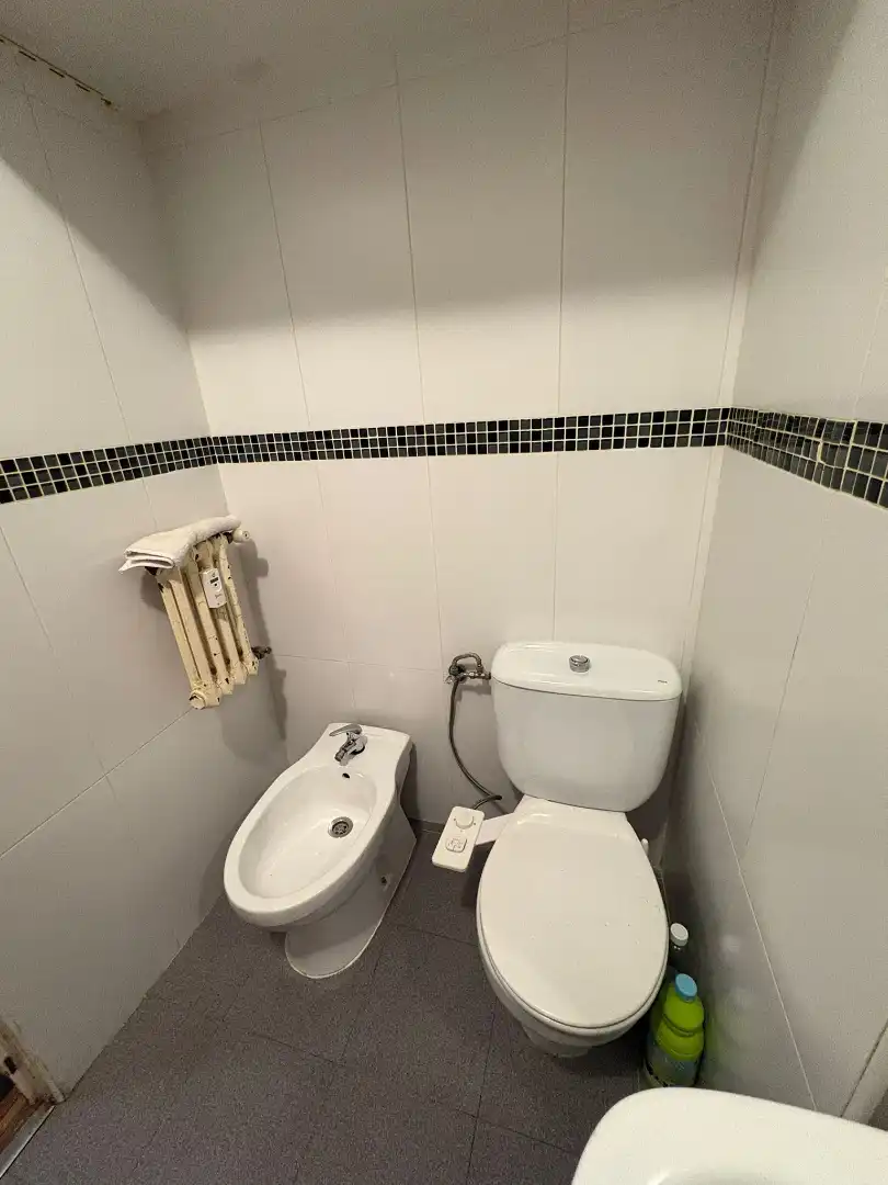 Baño de Piso en venta en Madrid con Calefacción, Jardín privado y Parquet