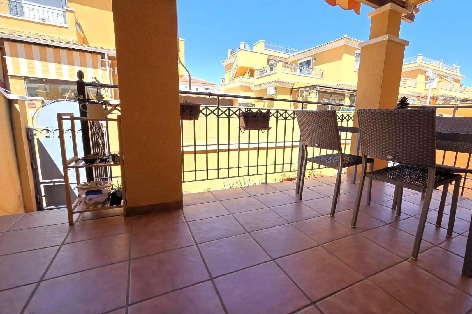 Reihenhaus mit Terrasse zum Verkauf in Calle C. Gotzone Mora 36, imagen 2