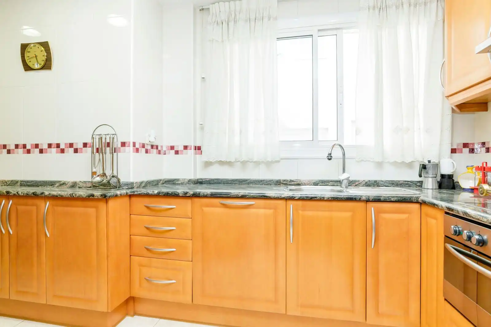Kitchen of Flat for sale in Zaragoza  with Air Conditioner, Terrace and Storage room