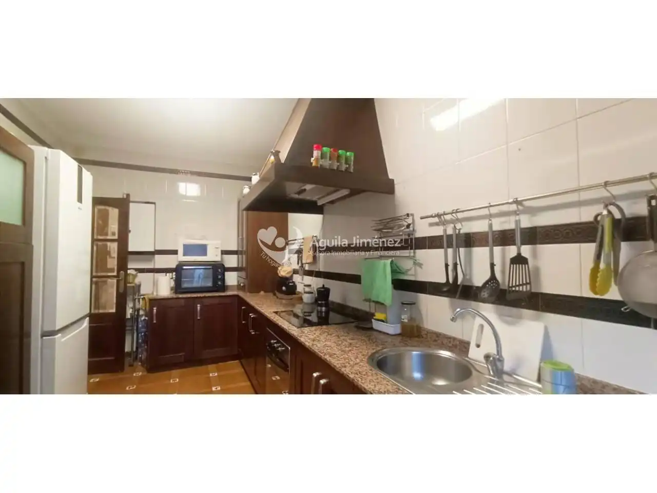 Cocina de Casa adosada en venta en Alcalá de Guadaira con Aire acondicionado, Calefacción y Jardín privado