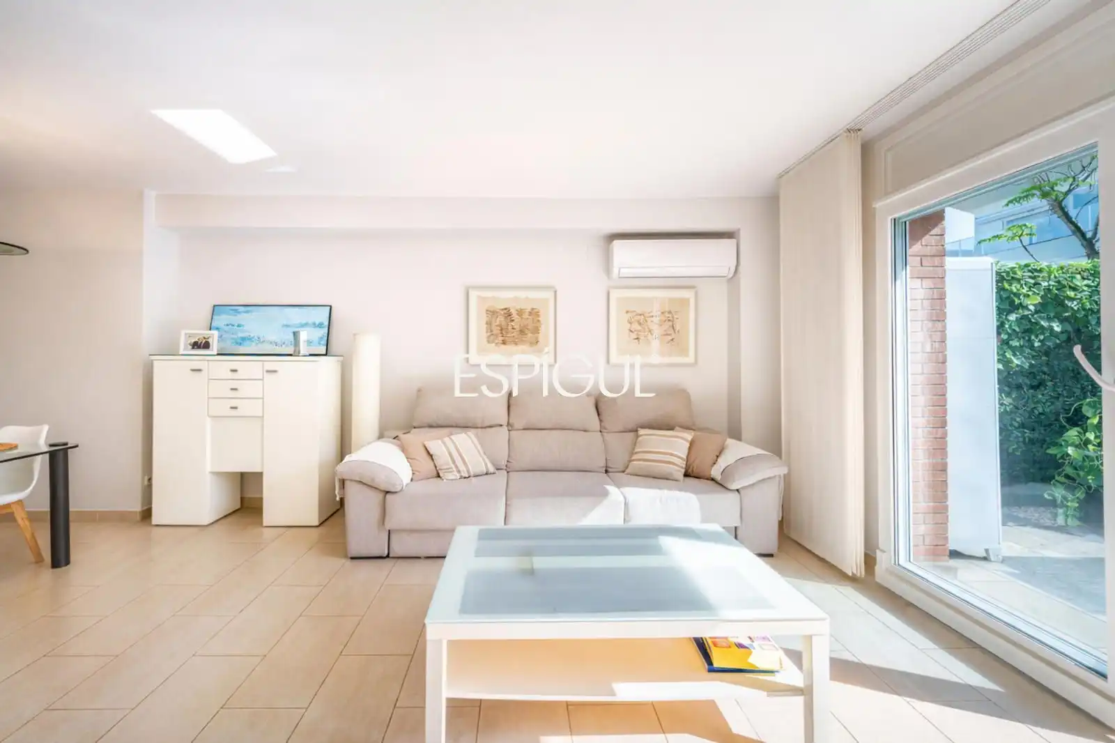 Sala d'estar de Casa adosada en venda en Premià de Mar amb Aire condicionat, Calefacció i Jardí privat