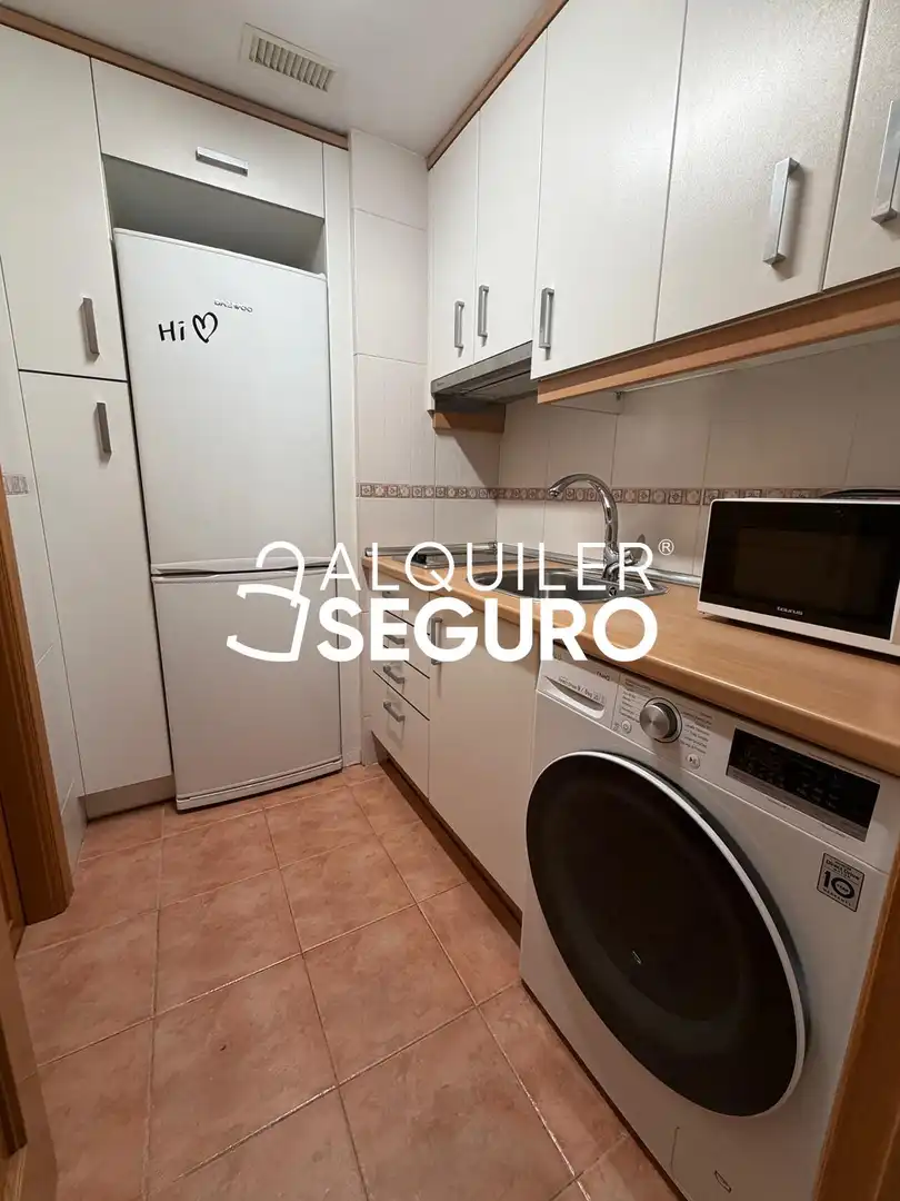 Cuina de Pis de lloguer en Madrid amb Aire condicionat, Calefacció i Traster