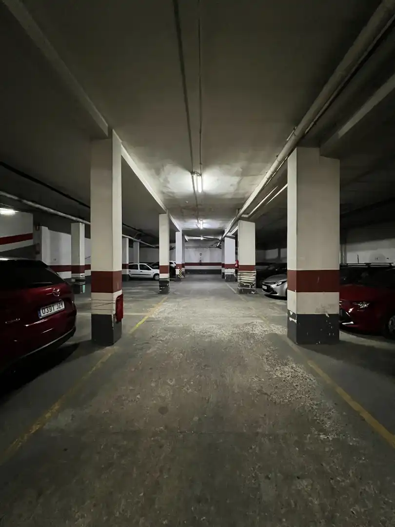 Parkplatz von Garage zur Miete in Zaragoza