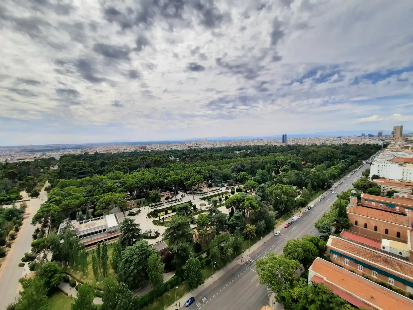Außenansicht von Wohnung zur Miete in Madrid mit Klimaanlage, Heizung und Parkett