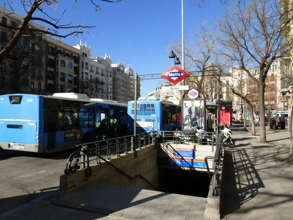 Außenansicht von Wohnung zum Verkauf in Madrid mit Klimaanlage, Heizung und Parkett