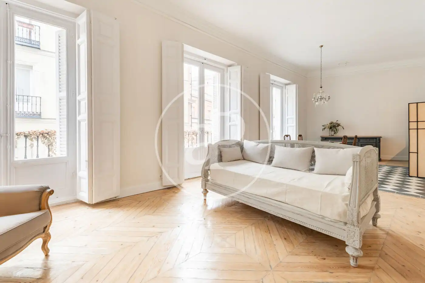 Living room of Flat for sale in Madrid  with Air Conditioner, Heating and Balcony