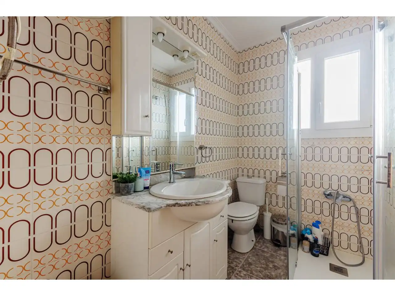 Bathroom of Flat for sale in Valencia  with Air Conditioner, Furnished and Balcony
