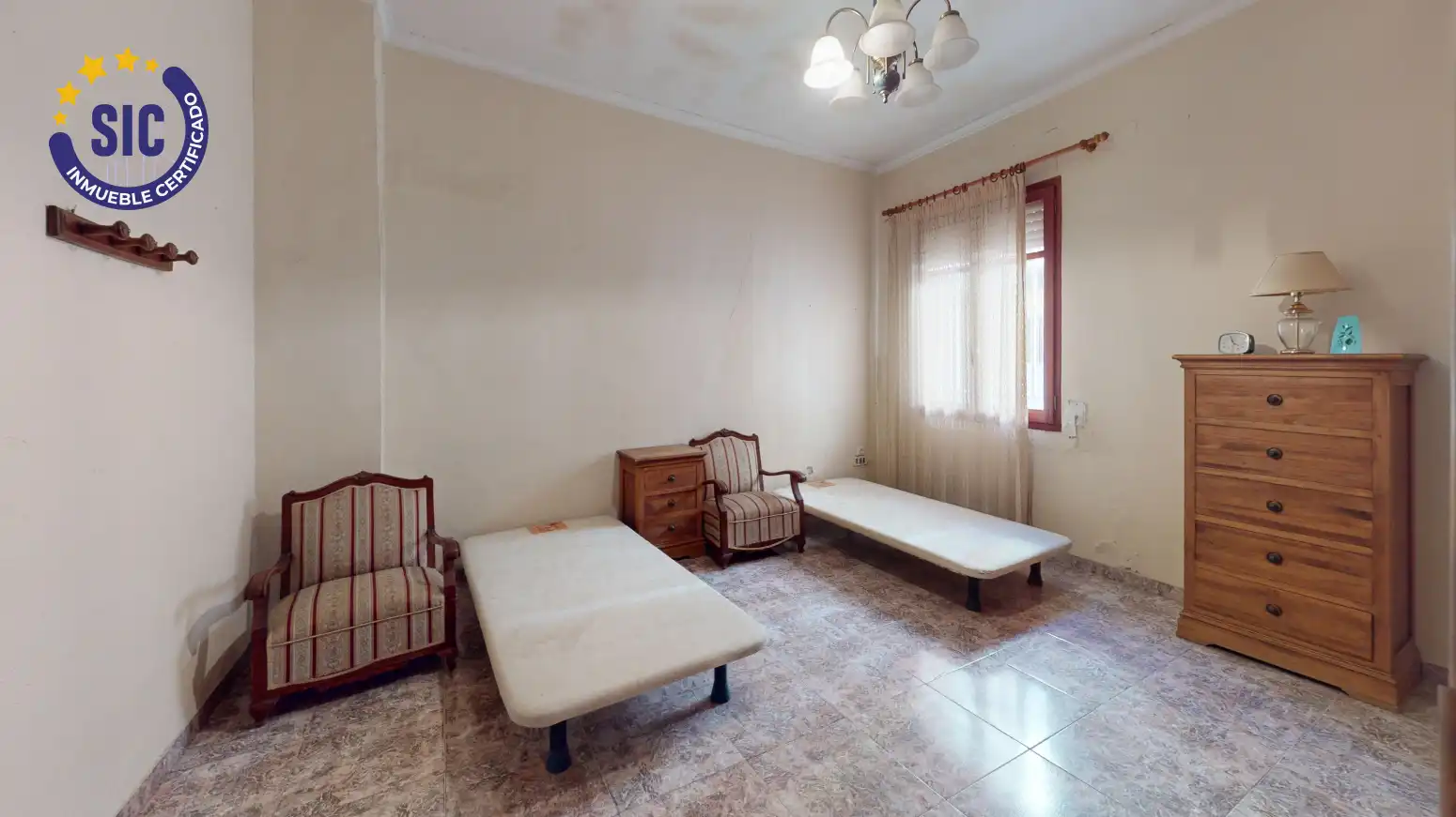 Habitación de Casa adosada en venta en Benifaió