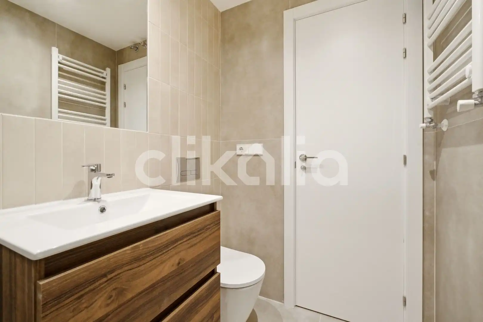 Badezimmer von Wohnung zum Verkauf in Madrid mit Klimaanlage, Heizung und Terrasse