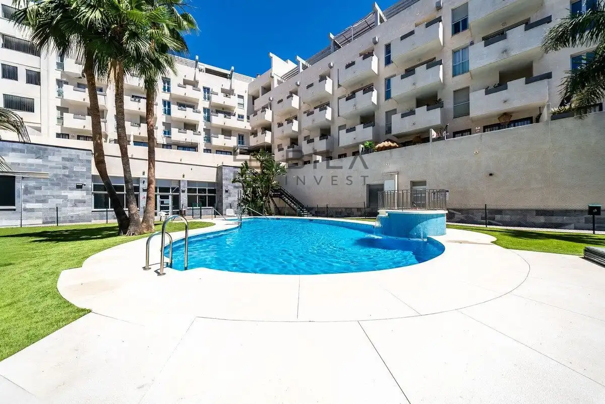 Piso con piscina en venta en Calalucia