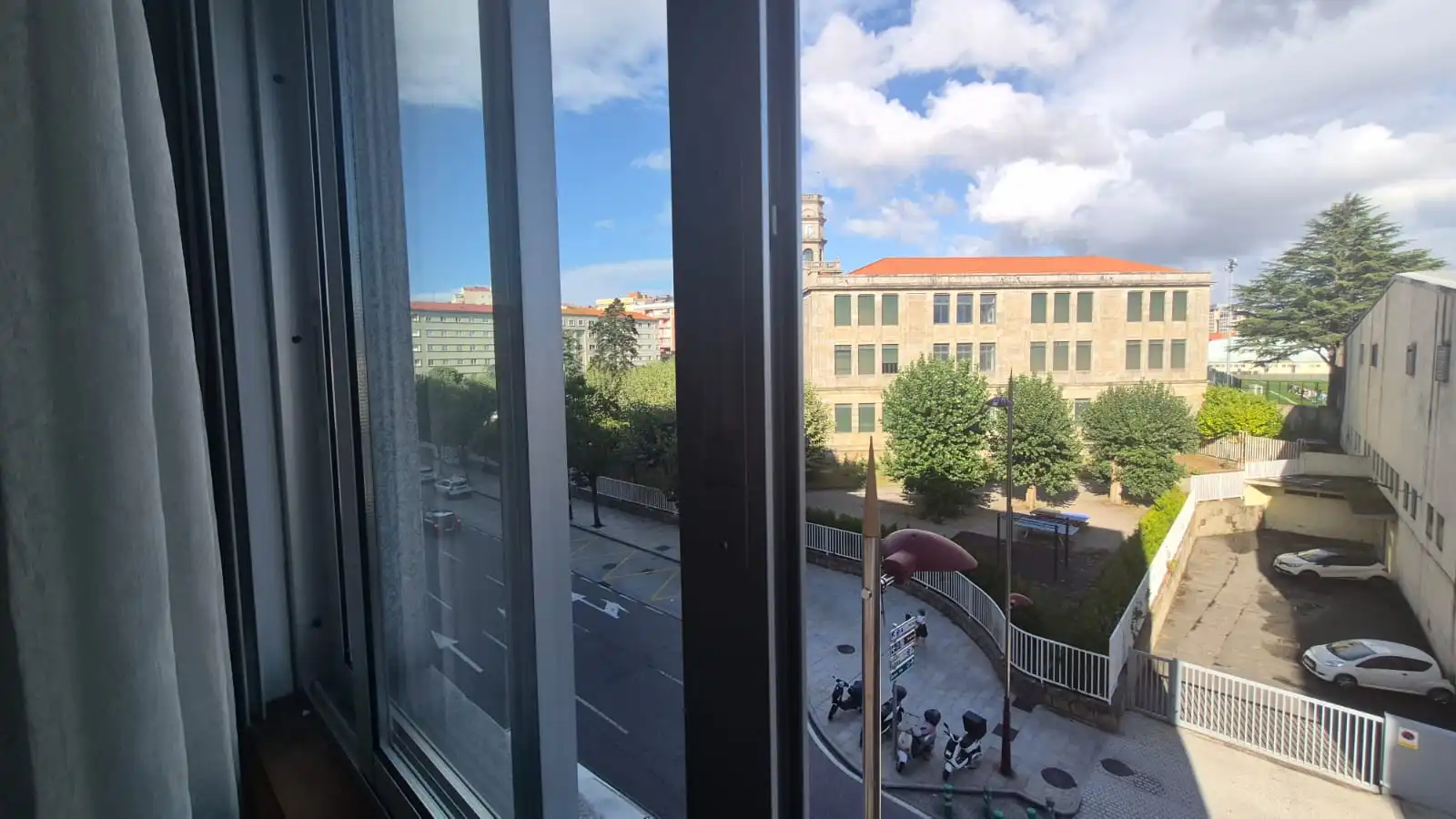 Vista exterior de Piso de alquiler en Vigo  con Amueblado, Horno y Lavadora