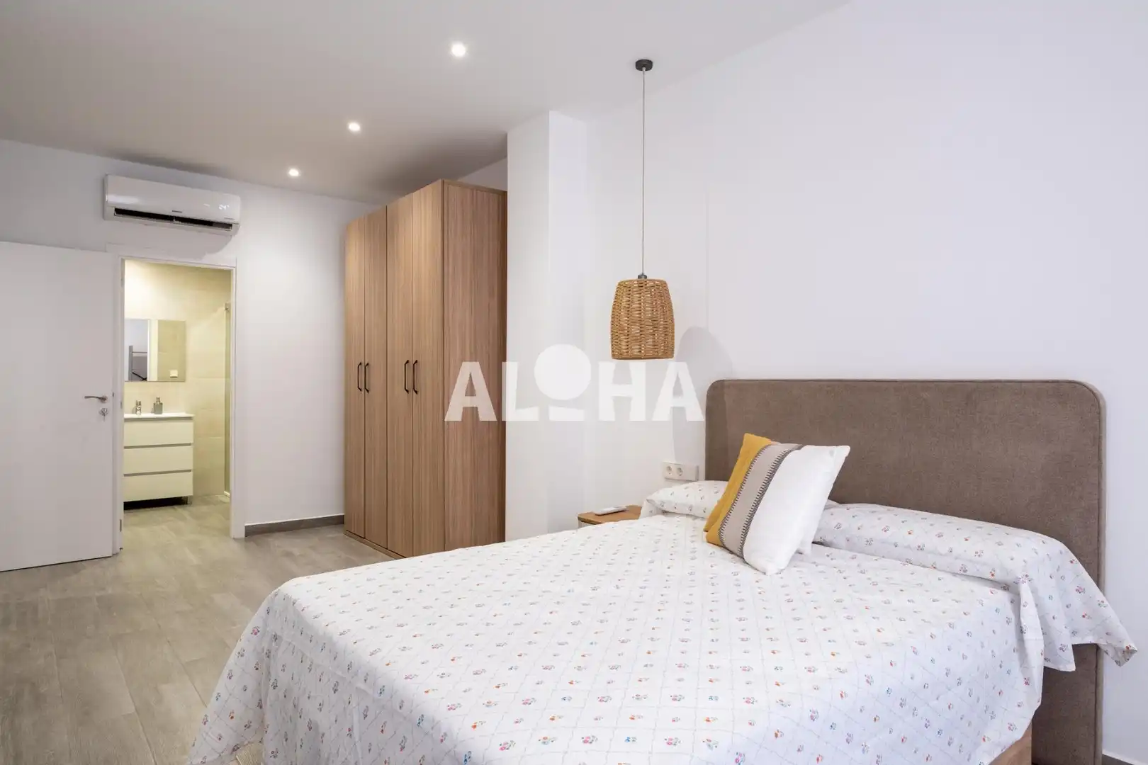 Bedroom of Apartments for rent in Moncada  with Air Conditioner, Terrace and Furnished