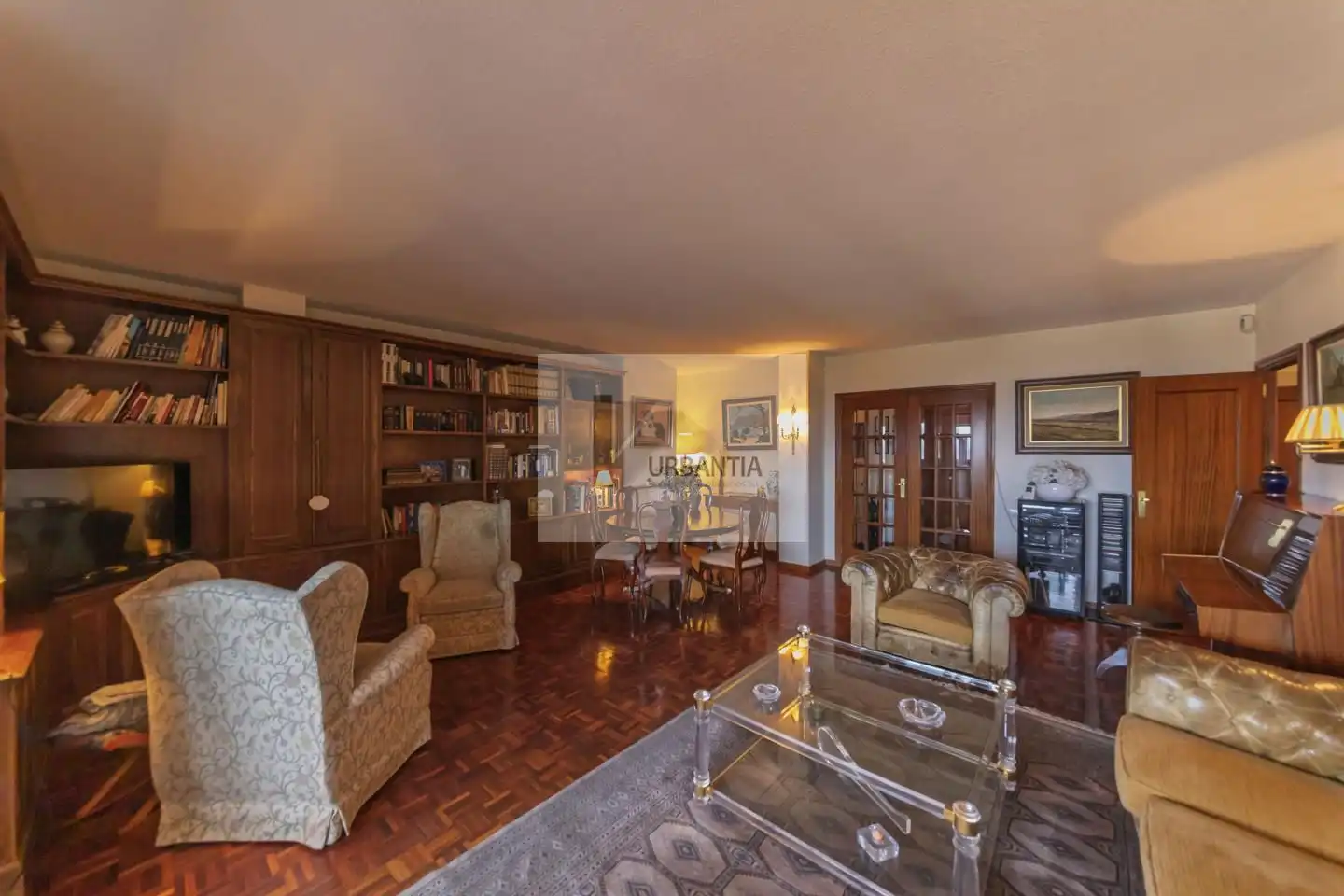 Sala de estar de Piso en venta en  Pamplona / Iruña con Calefacción, Parquet y Terraza
