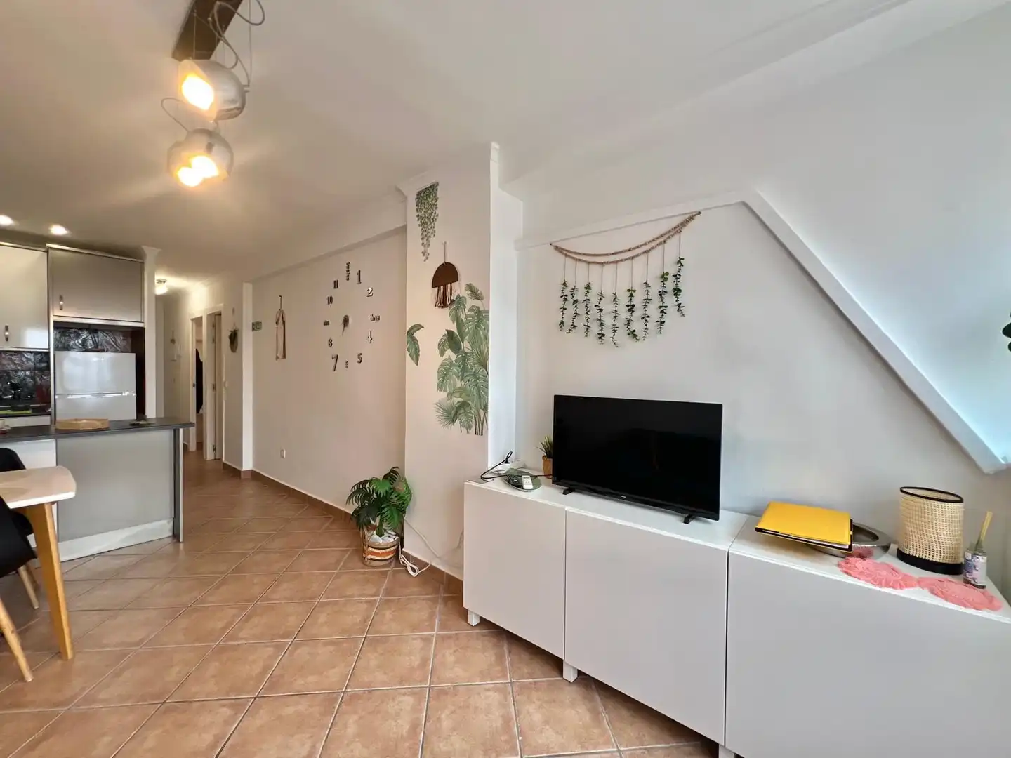 Sala d'estar de Apartament de lloguer en Torrevieja amb Aire condicionat, Calefacció i Moblat