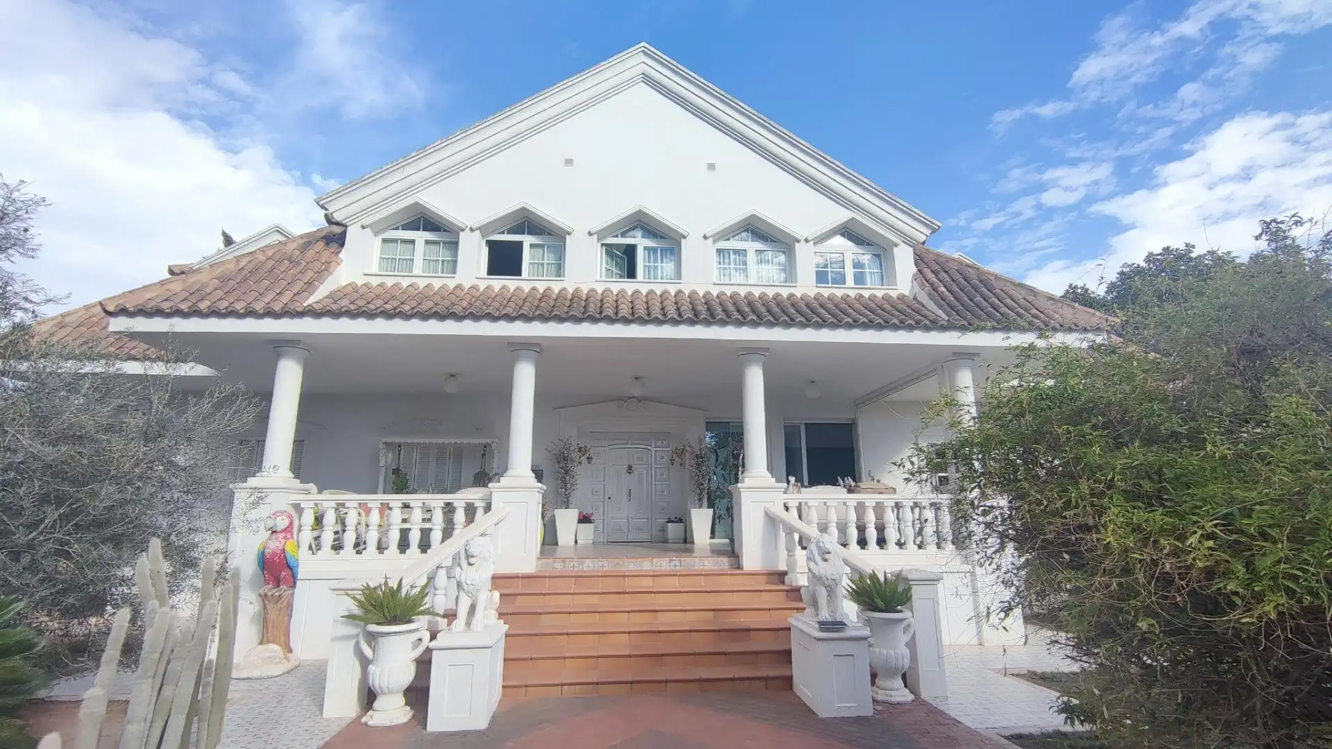 Exterior view of Houses for sale in San Vicente del Raspeig / Sant Vicent del Raspeig  with Air Conditioner, Heating and Private garden