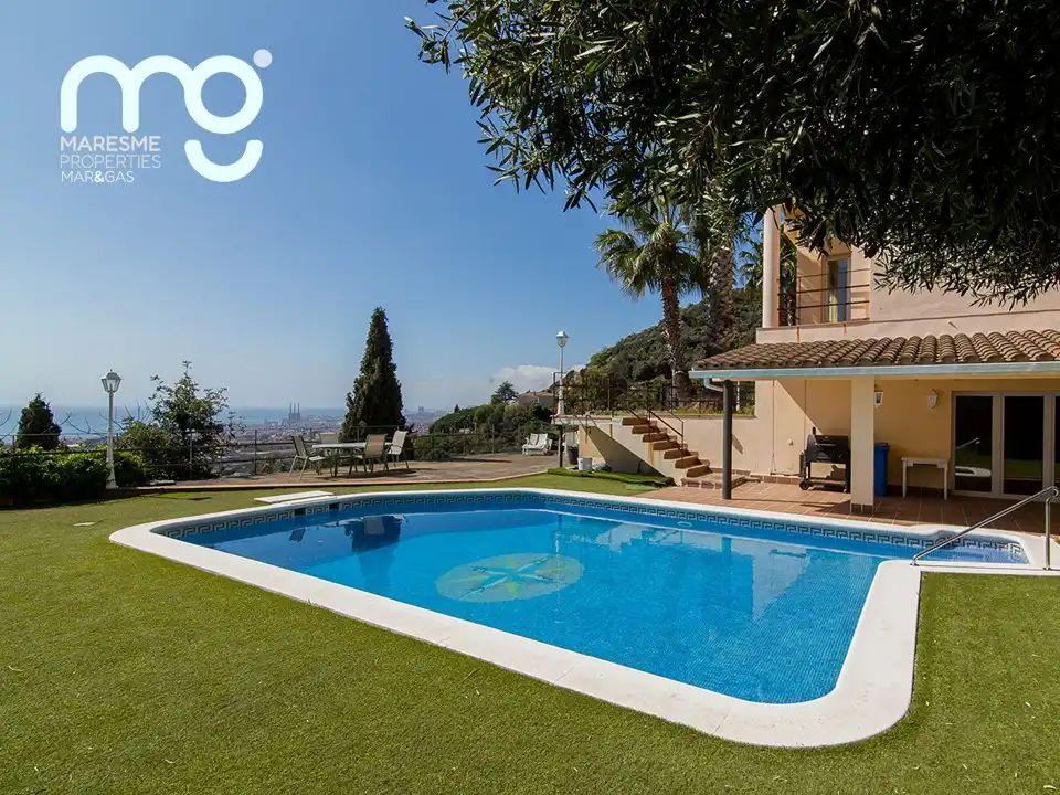 Piscina de Casa o chalet en venta en Tiana con Aire acondicionado, Calefacción y Jardín privado