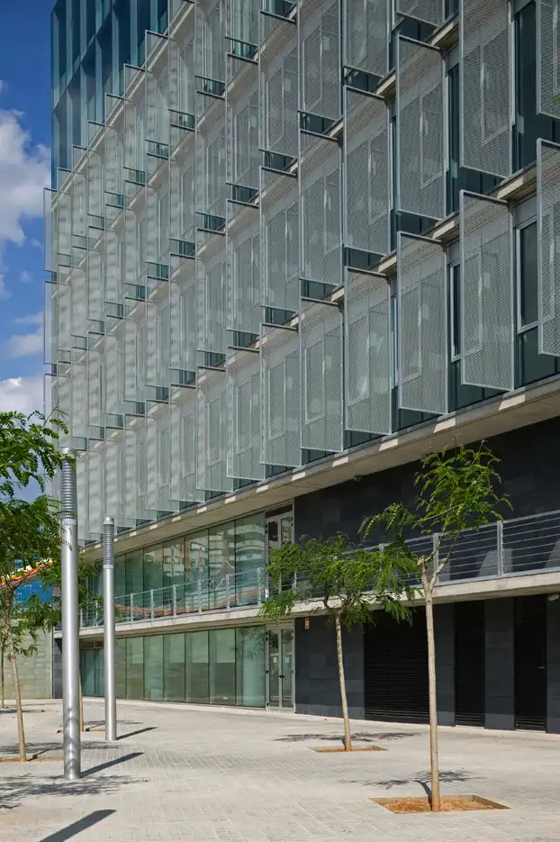 Exterior view of Office for rent in L'Hospitalet de Llobregat  with Air Conditioner, Heating and Terrace