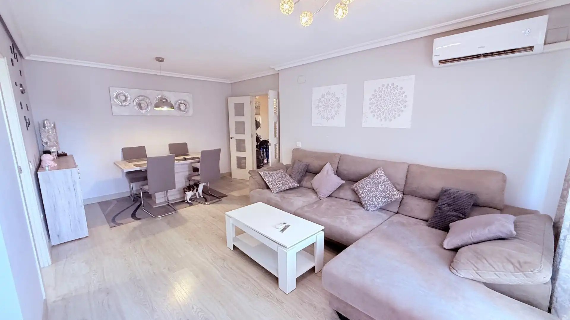 Sala de estar de Piso en venta en Benidorm con Aire acondicionado, Calefacción y Amueblado