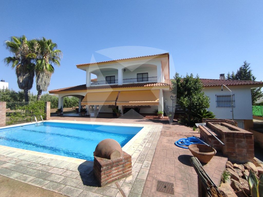 Vista exterior de Casa o xalet de lloguer en Badajoz Capital amb Aire condicionat, Jardí privat i Terrassa