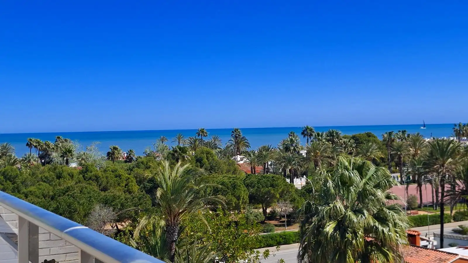 Vista exterior de Àtic en venda en Dénia amb Aire condicionat, Calefacció i Jardí privat