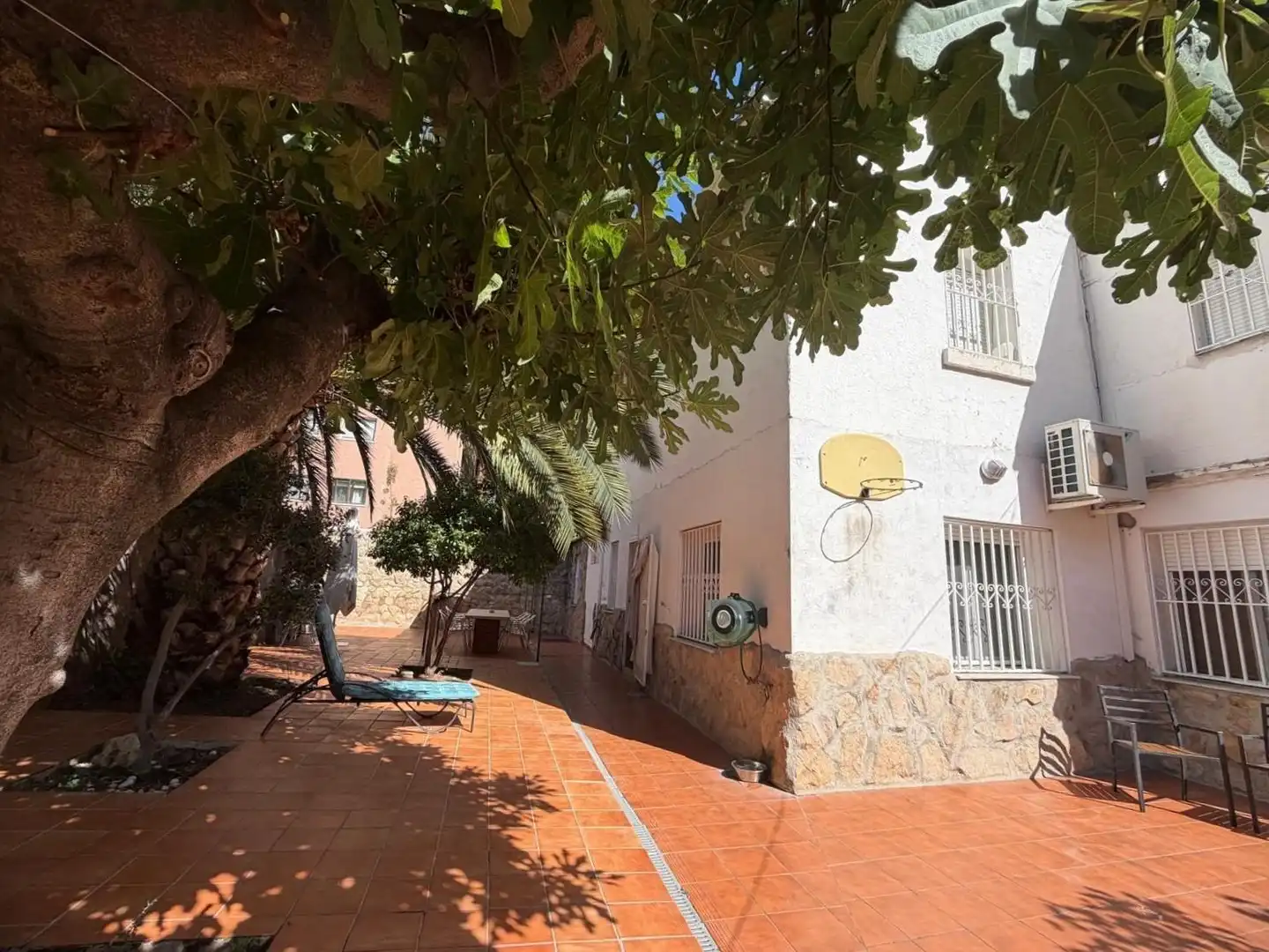 Vista exterior de Casa o xalet en venda en Madrid amb Aire condicionat, Calefacció i Jardí privat