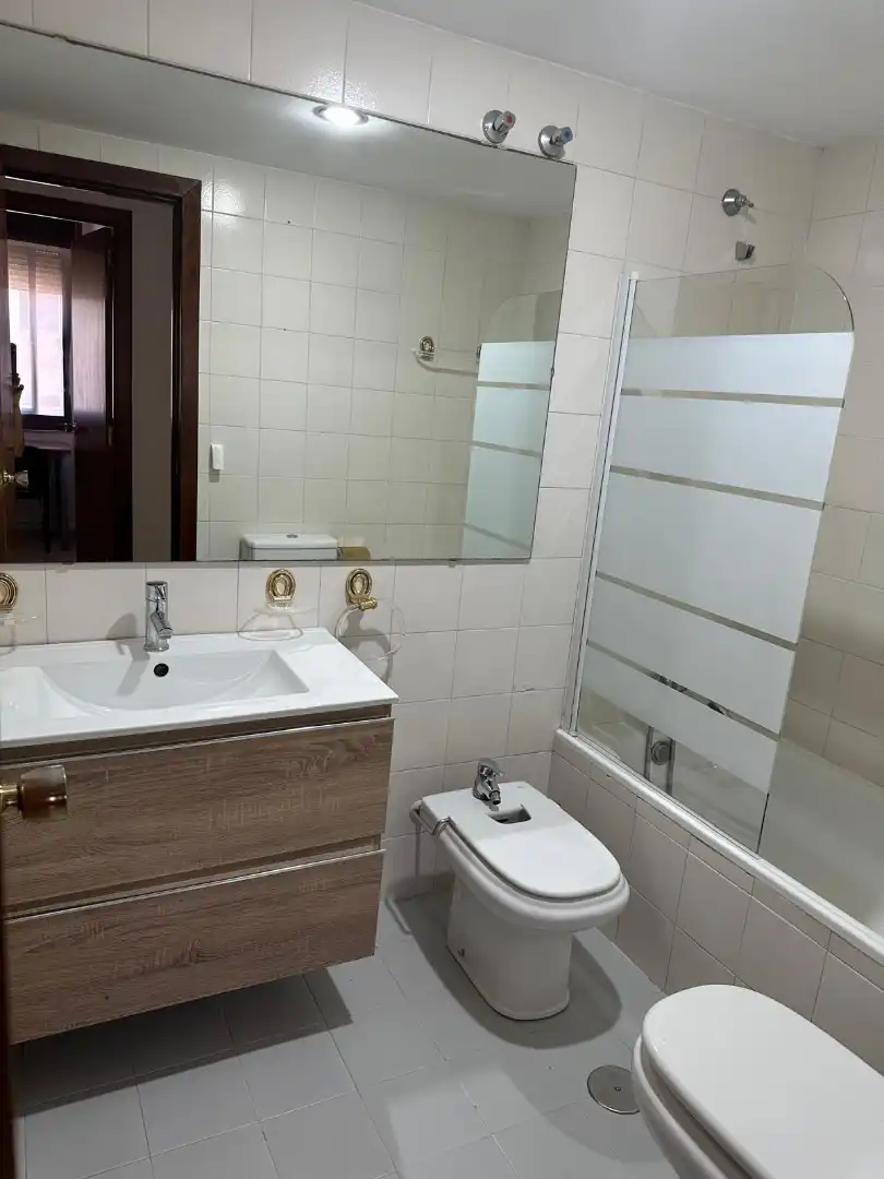 Baño de Piso de alquiler en Badajoz con Aire acondicionado, Calefacción y Terraza