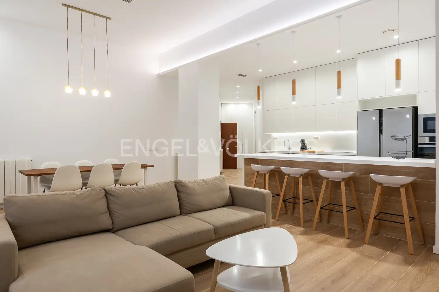 Sala d'estar de Pis de lloguer en Valencia amb Aire condicionat, Calefacció i Parquet