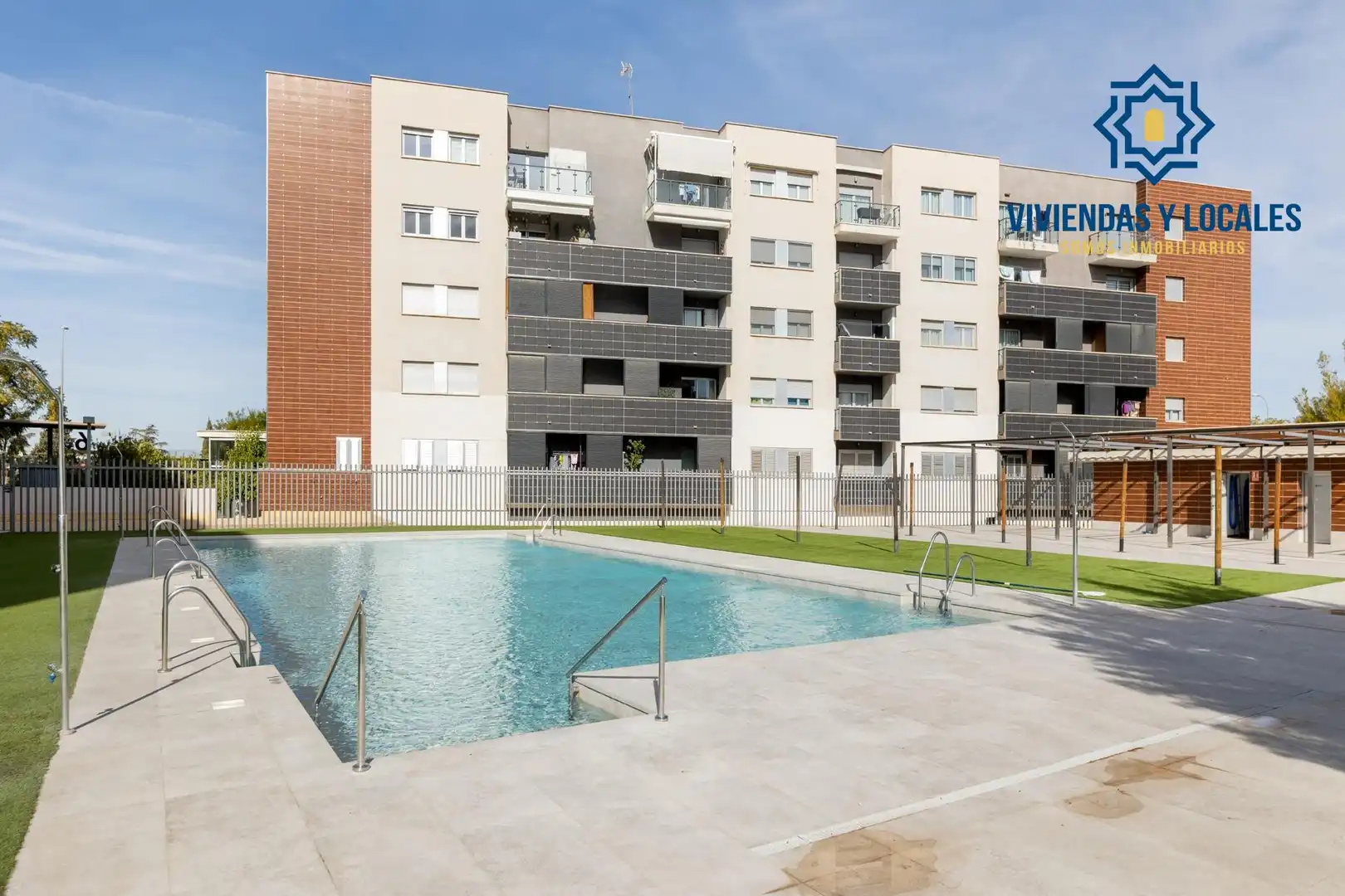 Piso con piscina en venta en Avenida de Circunvalación, imagen 2