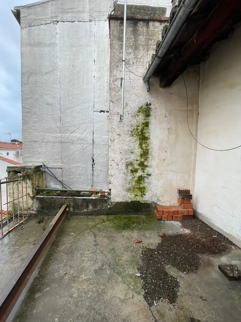 Vista exterior de Edificio en venta en Plasencia con Alarma