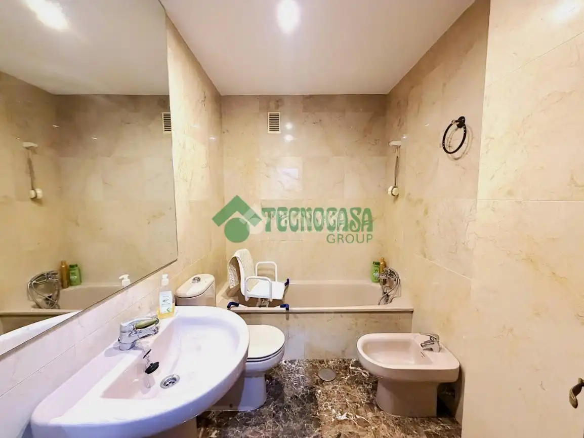 Bathroom of Flat for sale in Cuenca  with Air Conditioner, Heating and Terrace