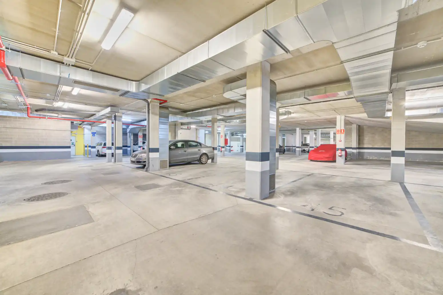 Parking de Piso en venta en  Pamplona / Iruña con Calefacción, Terraza y Trastero