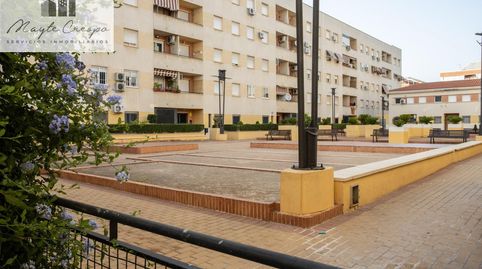 Amplia vivienda VPO con terraza, garaje y excelente ubicación junto a Avenida Juan Pablo II