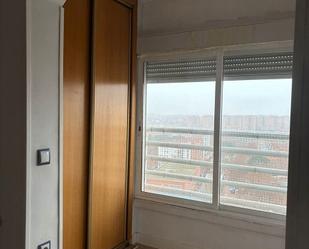 Bedroom of Flat for sale in  Madrid Capital
