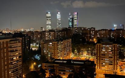 Außenansicht von Wohnung zum verkauf in  Madrid Capital mit Klimaanlage