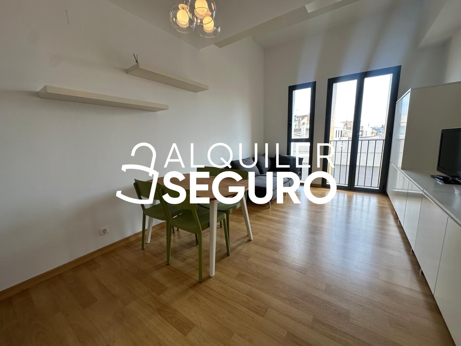 Sala d'estar de Estudi de lloguer en  Valencia Capital amb Aire condicionat i Moblat