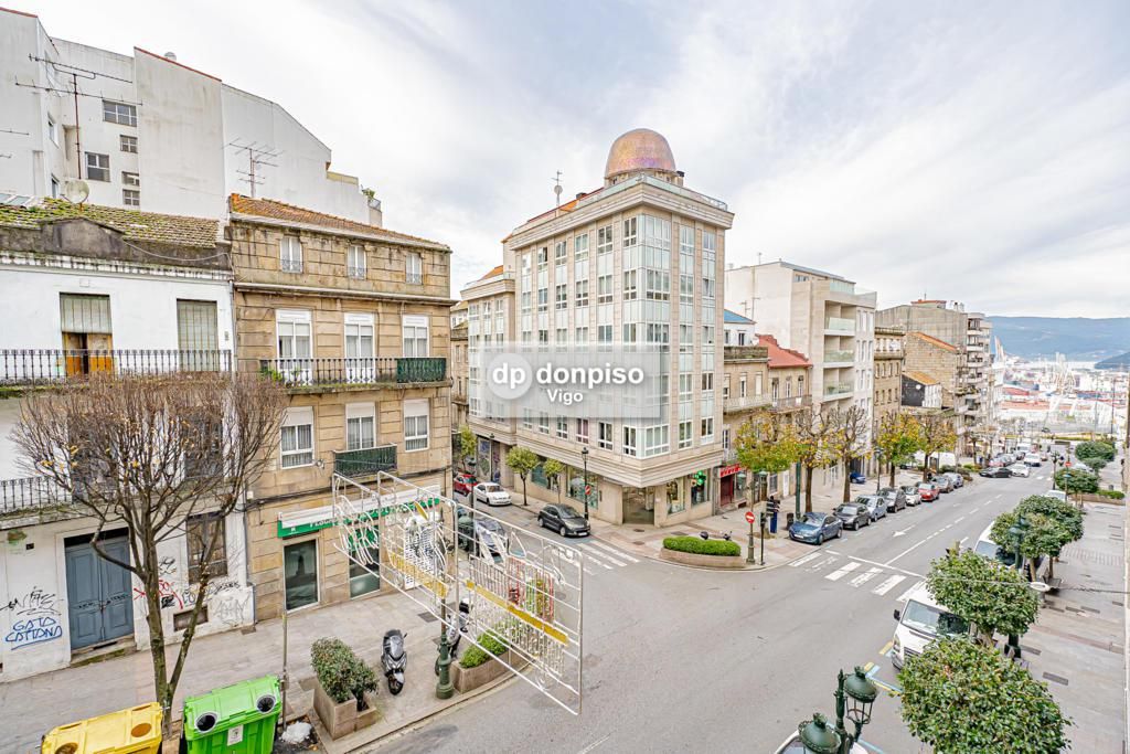 Vista exterior de Apartament en venda en Vigo  amb Calefacció, Parquet i Traster
