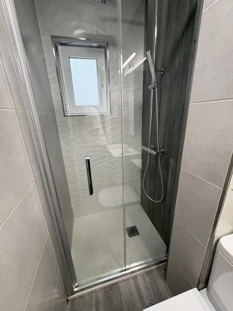 Baño de Piso de alquiler en Madrid con Aire acondicionado y Calefacción
